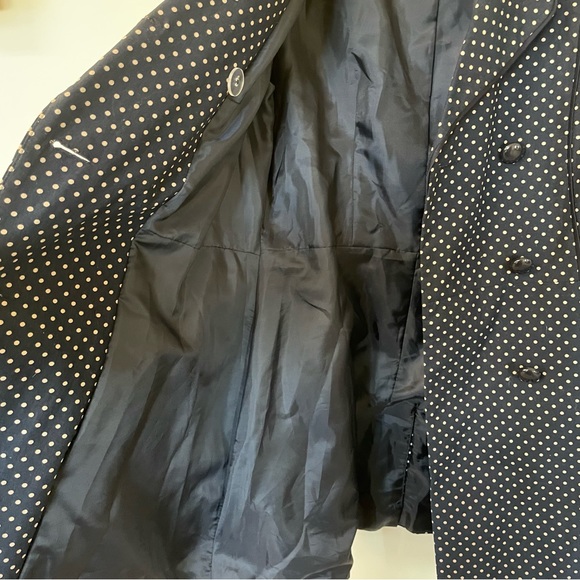 Trench coat Navy with Tan polka dots. Tie belt and two pockets. - Picture 4 of 9
